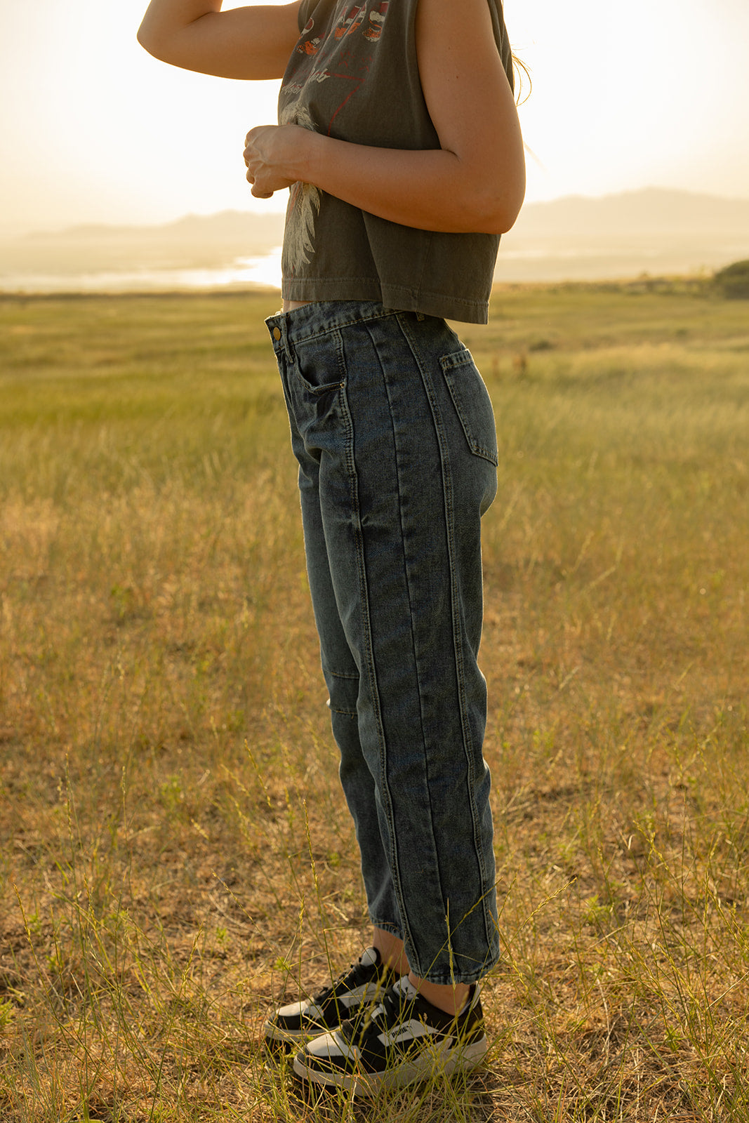 Mid Rise Wide Leg Barrel Jeans